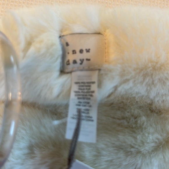 Faux Fur Neck Wrap Light Beige New - Picture 3 of 7